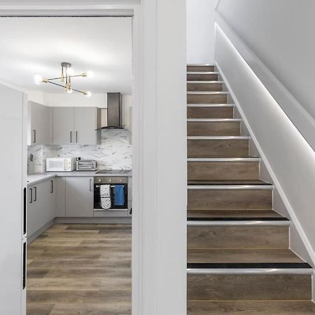 Shard View 2Br Next Tower Bridge Apartment Londra Exterior foto
