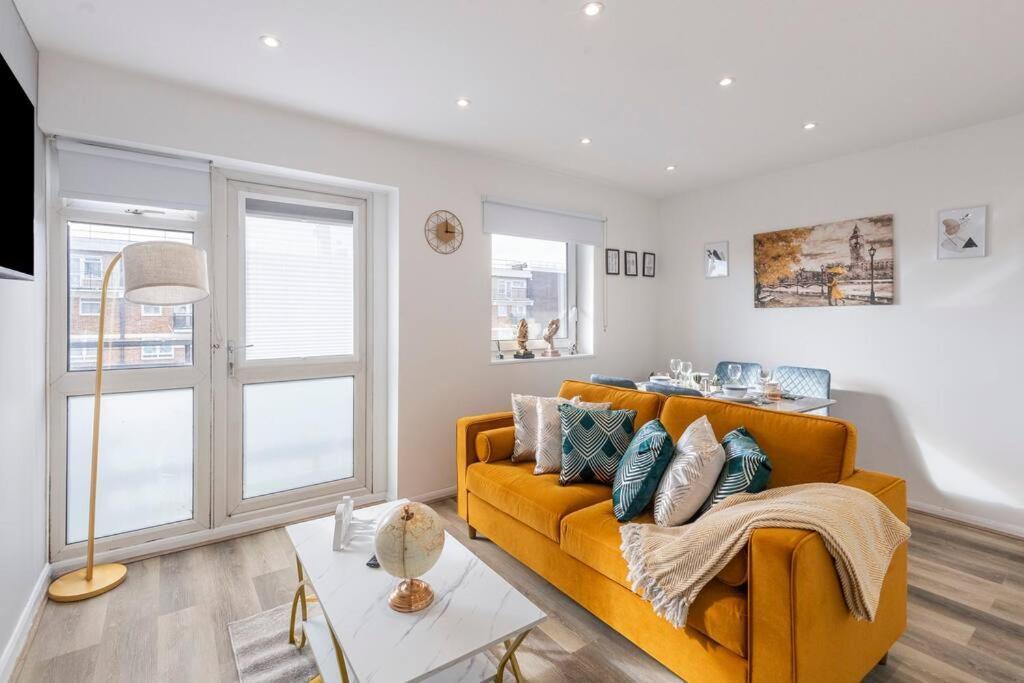 Shard View 2Br Next Tower Bridge Apartment Londra Exterior foto