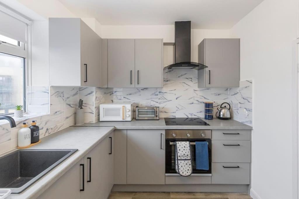Shard View 2Br Next Tower Bridge Apartment Londra Exterior foto