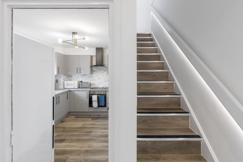 Shard View 2Br Next Tower Bridge Apartment Londra Exterior foto
