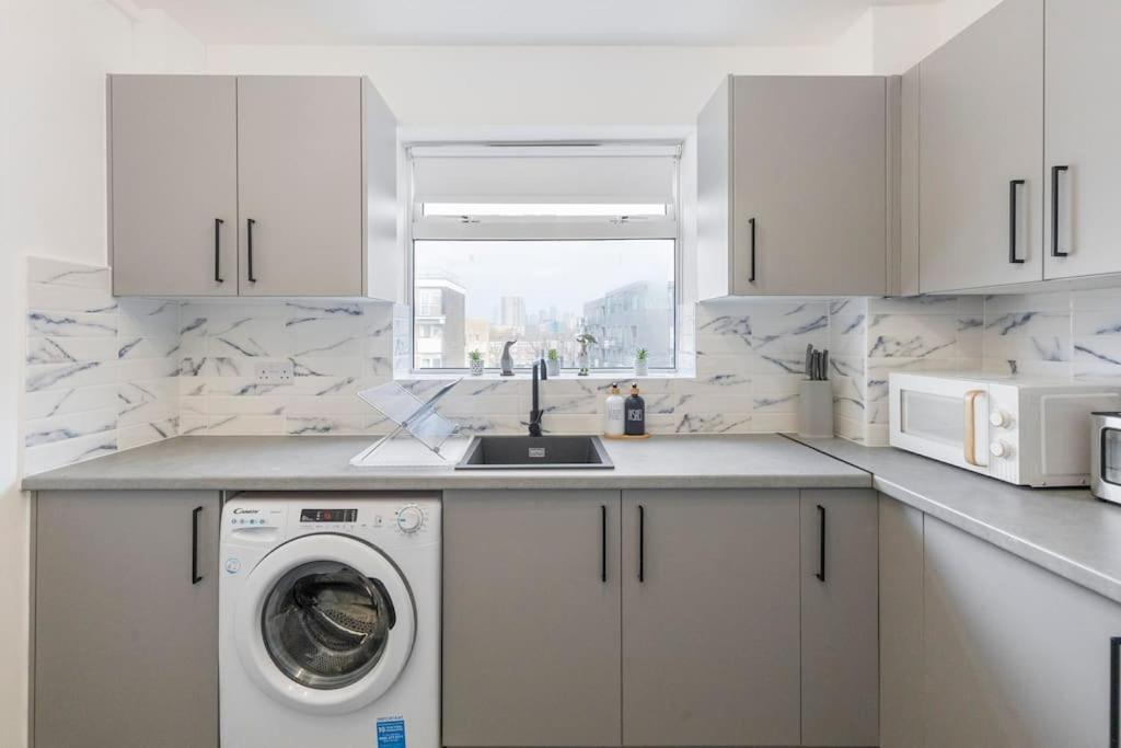 Shard View 2Br Next Tower Bridge Apartment Londra Exterior foto