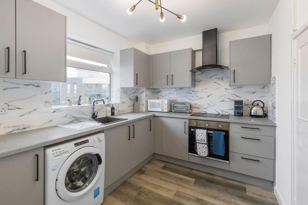 Shard View 2Br Next Tower Bridge Apartment Londra Exterior foto