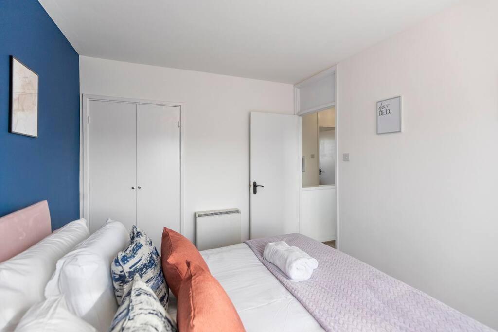 Shard View 2Br Next Tower Bridge Apartment Londra Exterior foto