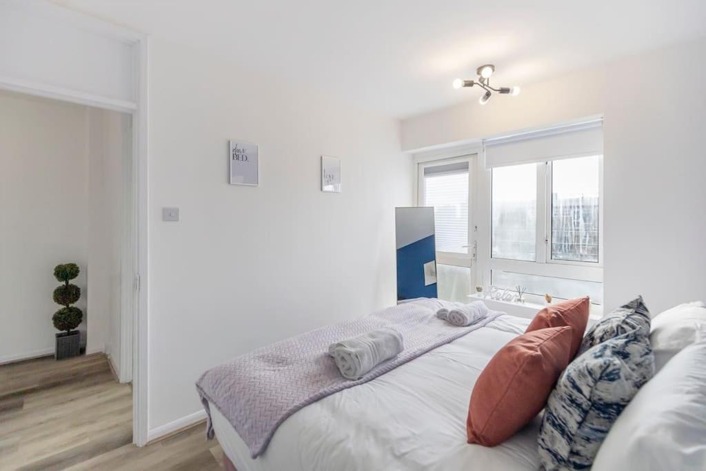 Shard View 2Br Next Tower Bridge Apartment Londra Exterior foto