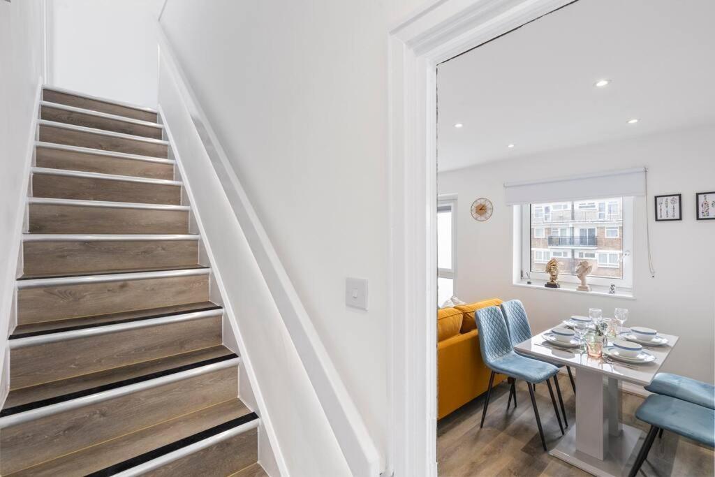 Shard View 2Br Next Tower Bridge Apartment Londra Exterior foto
